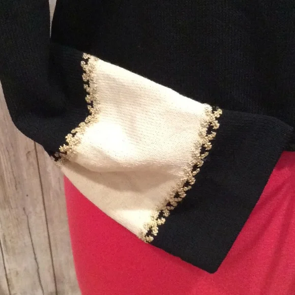 VINTAGE GORGEOUS!, “ST. JOHN” LOGO SWEATER - Picture 5 of 8